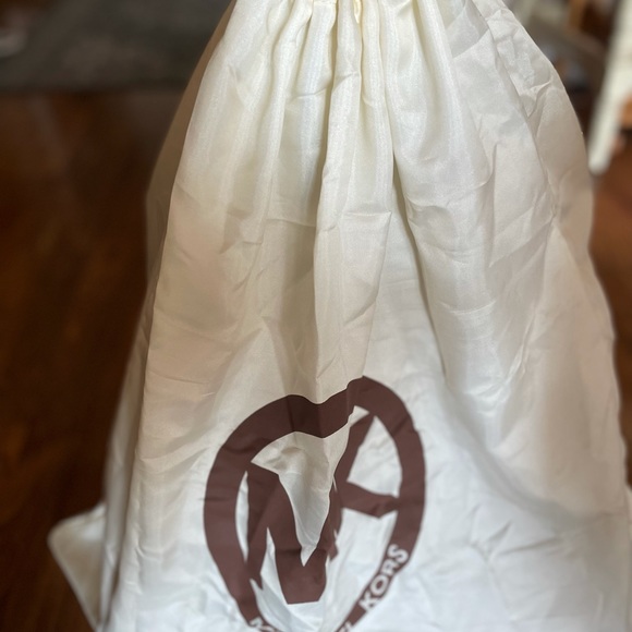 Michael Kors purse - Picture 8 of 9